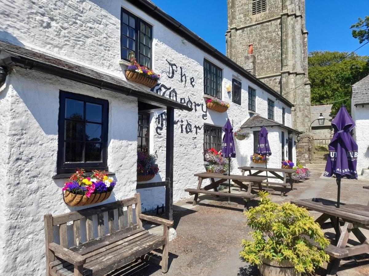 The Weary Friar Inn Pillaton Bagian luar foto