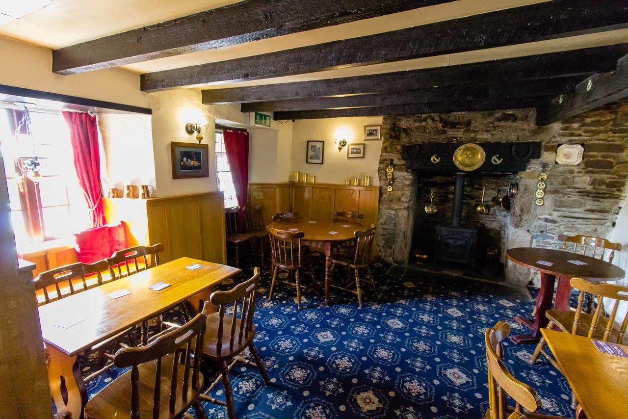 The Weary Friar Inn Pillaton Bagian luar foto