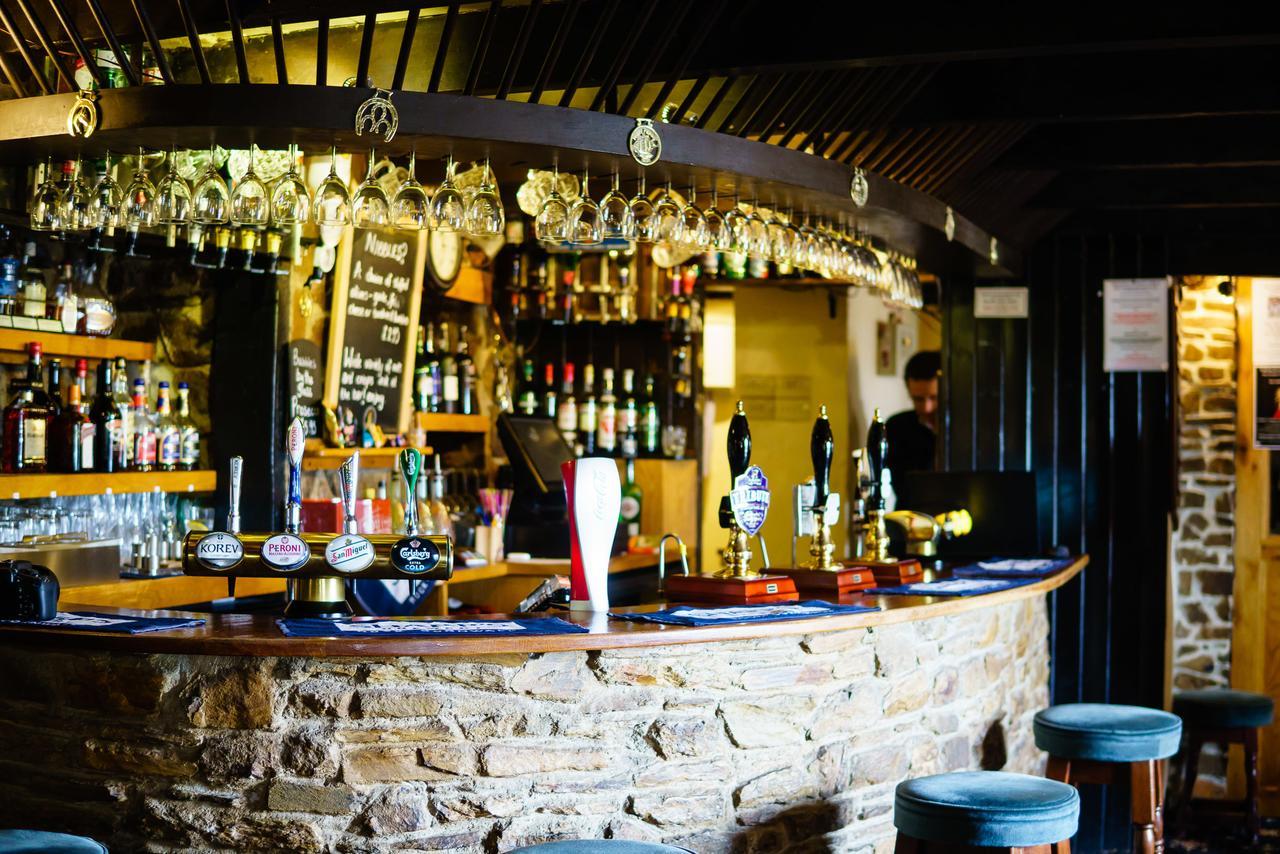 The Weary Friar Inn Pillaton Bagian luar foto